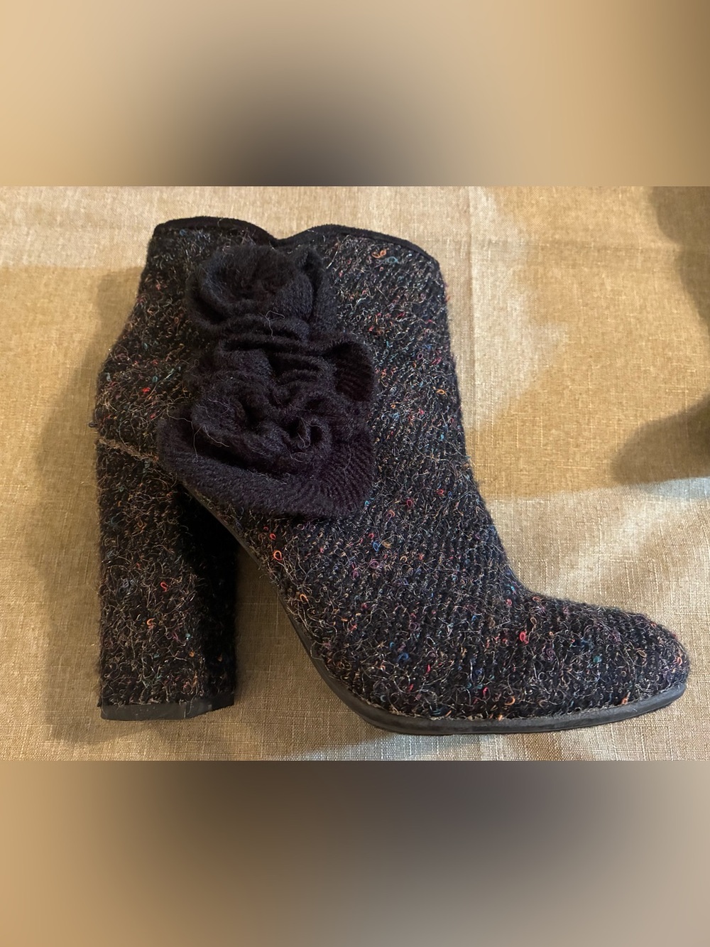 Rocket Dog Tweed Knit Ruffle Floral Block Heel Ankle Boots Gray Black 7.5 EUC